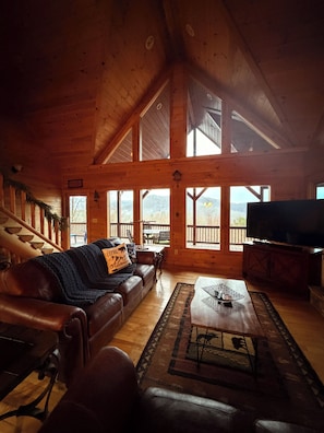 Smart TV, fireplace, books - Dreamy Mountain Escape, Hot Tub, Stunning mountain Views & outdoor Fireplace (Morganton)