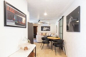 Dining -     Prime Location Near Downtown 1.1 ml Cozy • Easy Parking • Pet Friendly (Santa Fe)