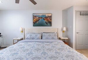 Internet, bed sheets -     Prime Location Near Downtown 1.1 ml Cozy • Easy Parking • Pet Friendly (Santa Fe)