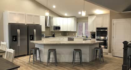 Brand New, Spacious 9 bedroom, 9 1/2 bath Waterfront house in Lakeside Estates