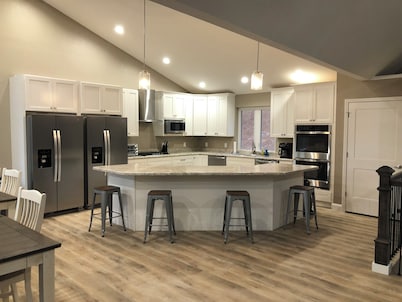 Brand New, Spacious 9 bedroom, 9 1/2 bath Waterfront house in Lakeside Estates