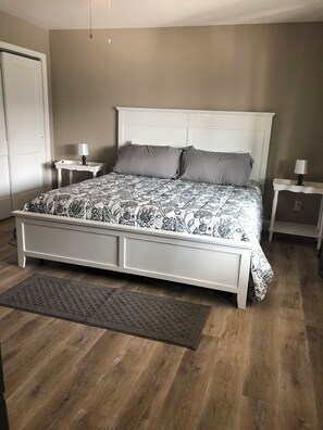 9 bedrooms, internet, bed sheets