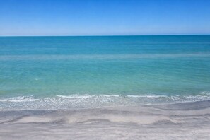 Sun-loungers, beach towels - Gulf Coast Retreat/Heated Pool/Private Beach Access to White Sand Beaches (Indian Shores)