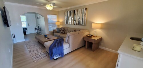 Hot New Deals/Coastal Retreat/Steps to White Sand Beaches/Heated Pool/Sleeps 8