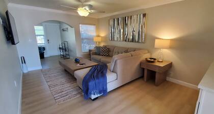 Hot New Deals/Coastal Retreat/Steps to White Sand Beaches/Heated Pool/Sleeps 8