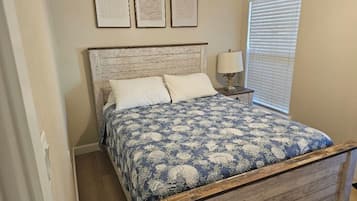 2 多间卧室、熨斗/熨衣板、WiFi、床单