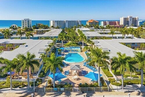 Gulf Coast/Heated Pool/Steps to White Sand Beaches