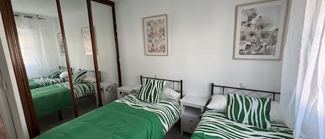 Fer et planche à repasser, Wi-Fi, draps fournis