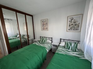 3 bedrooms, iron/ironing board, WiFi, bed sheets