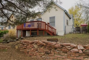 Exterior - Nestled Alcove-2-bedroom apartment in Colorado Springs for your getaway (Colorado Springs)
