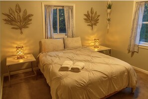 Internet, bed sheets - Nestled Alcove-2-bedroom apartment in Colorado Springs for your getaway (Colorado Springs)