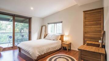 5 bedrooms, iron/ironing board, travel cot, WiFi