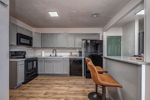 Microones, forn, placa de cuina i rentaplats