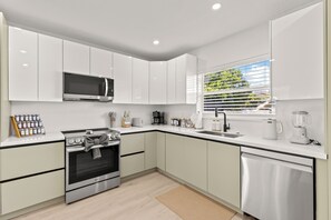 Private kitchen - Grace at Deerfield Shore (Deerfield Beach)