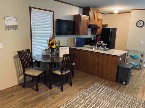 Comfortable 2 bed 1 bath house with Starlink.