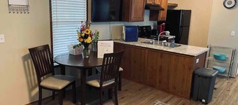 Comfortable 2 bed 1 bath house with Starlink.