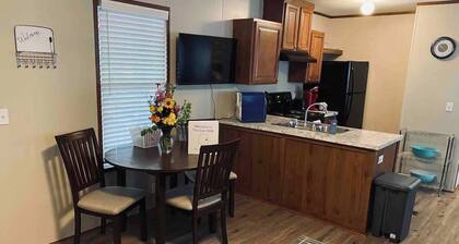 Comfortable 2 bed 1 bath house with Starlink.