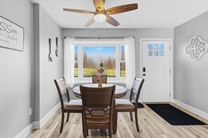 Dining - Spacious Groveland 2BR/2.5 Bath Townhome- Unit 6647 (Davisburg)