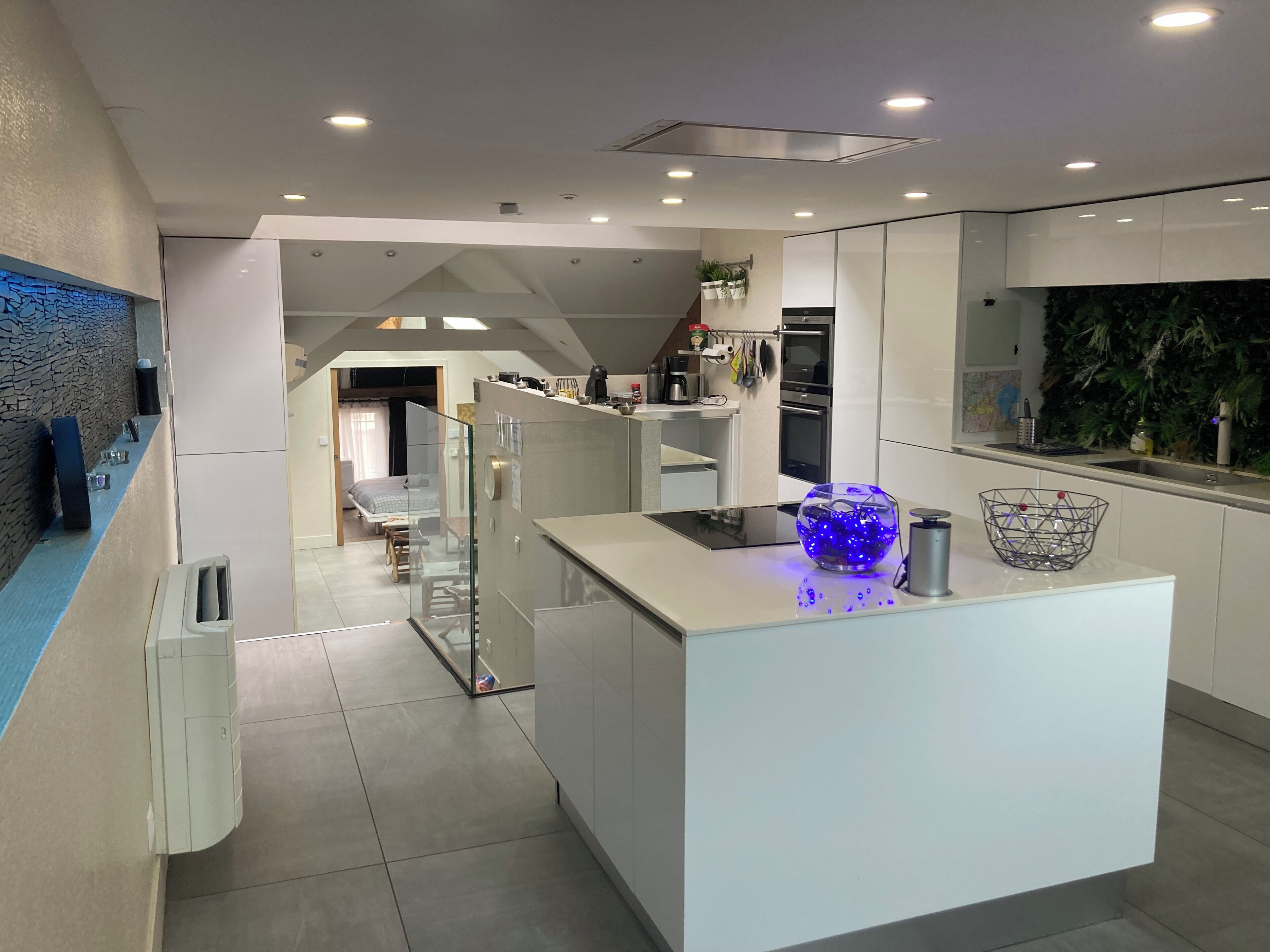 Micro-ondes, four, plaque de cuisson, lave-vaisselle