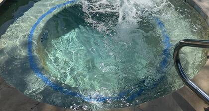 MOMO 2B/2B condo with pool in Dallas on Prestonroad