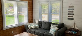 Cozy 2-bedroom house with shared beach access to Sebago Lake
