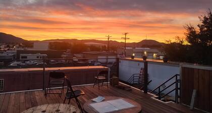 Creative Industrial Retreat with Decks, Games, Hot Tub & Spray Paint Trailer