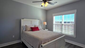 Fer et planche à repasser, Wi-Fi, literie fournie