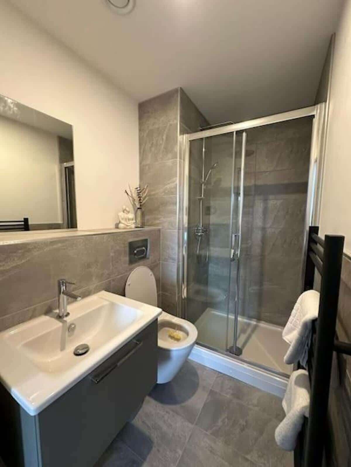 Shower, hair dryer, towels, shampoo