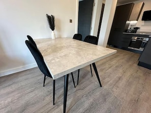 Dining - Chic York Apartment - Free Parking & Gym Access (York)