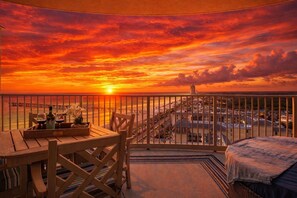 Outdoor dining - 25% OFF Ocean View|1BR+Bunks 2 Bath| Steps to Pier Park Guest Favorite (Panama City Beach)