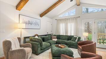 Smart TV, lareira, videogames, mesa de pingue-pongue