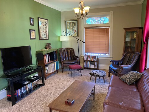 Charming 3-bedroom victorian in downtown Vermillion