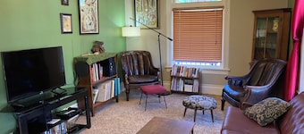 Charming 3-bedroom victorian in downtown Vermillion