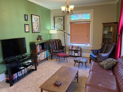 Charming 3-bedroom victorian in downtown Vermillion