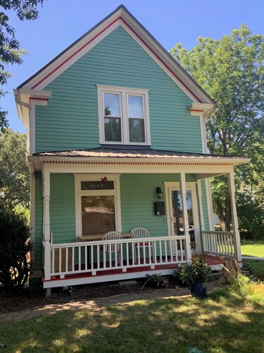 Charming 3-bedroom victorian in downtown Vermillion