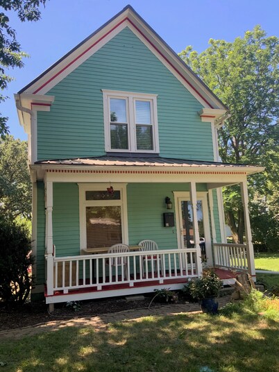 Charming 3-bedroom victorian in downtown Vermillion