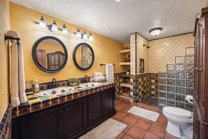 Shower, hair dryer, towels, soap - Rocky Point... Ocean View (Puerto Peñasco)