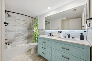 Shower, hair dryer, towels - Epic Backyard - Private Pool - Firepit - Putt Putt (Seminole)