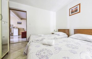 3 bedrooms, free WiFi - Lovely apartment in Maslenica with WiFi (Maslenica)