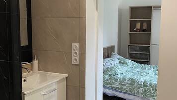 2 camere, ferro/asse da stiro, accesso a Internet, lenzuola