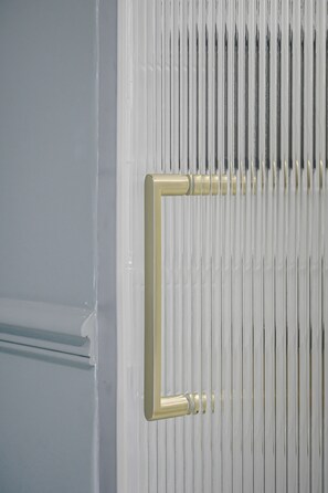 Luxury Double Room, 1 Double Bed, Air conditioning, Garden View | Miscellaneous - JIJI Suites Seine (Villeneuve-Saint-Georges)