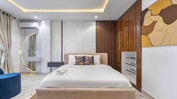 Deluxe Room, Balcony, City View | Desk, laptop workspace, blackout drapes, soundproofing