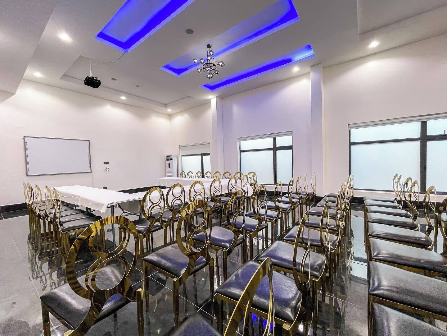 Deluxe Room, Balcony, City View | Meeting facility