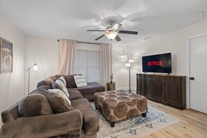 TV - The Tanglewood Upper Suite (Chattanooga)