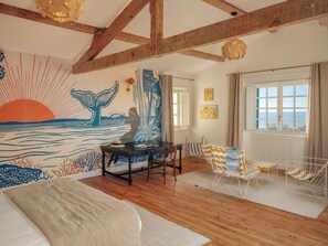 Iron/ironing board, Internet, bed sheets