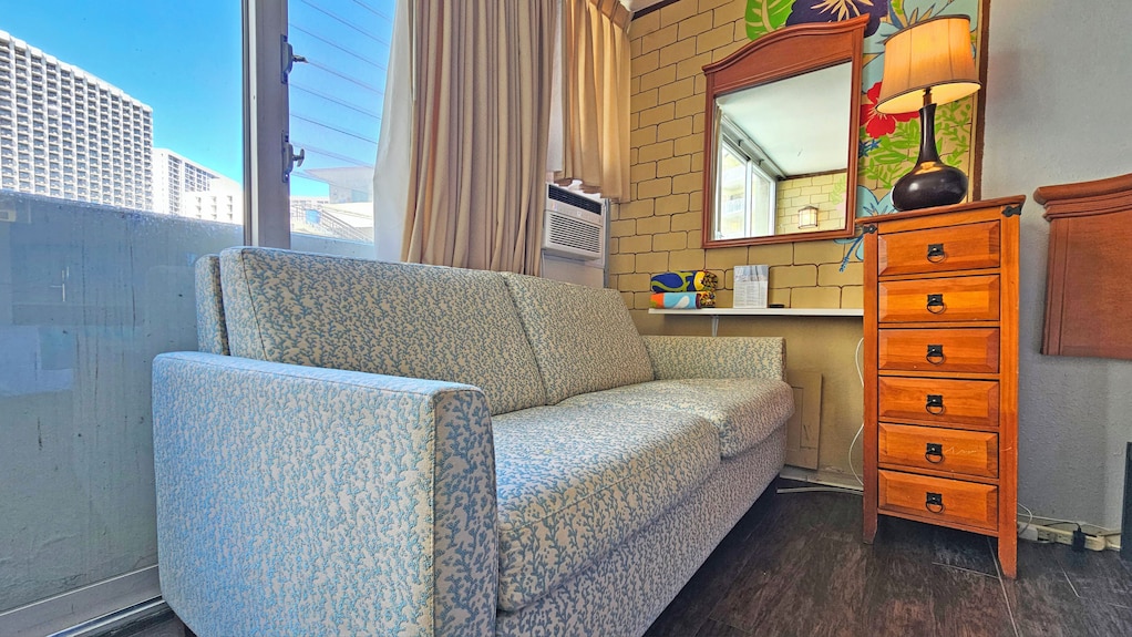Wg 705 Cozy Queen-bed Studio Steps To Waikiki Beach & Zoo W/ac, Pool, & Kitchen - Kailua, HI