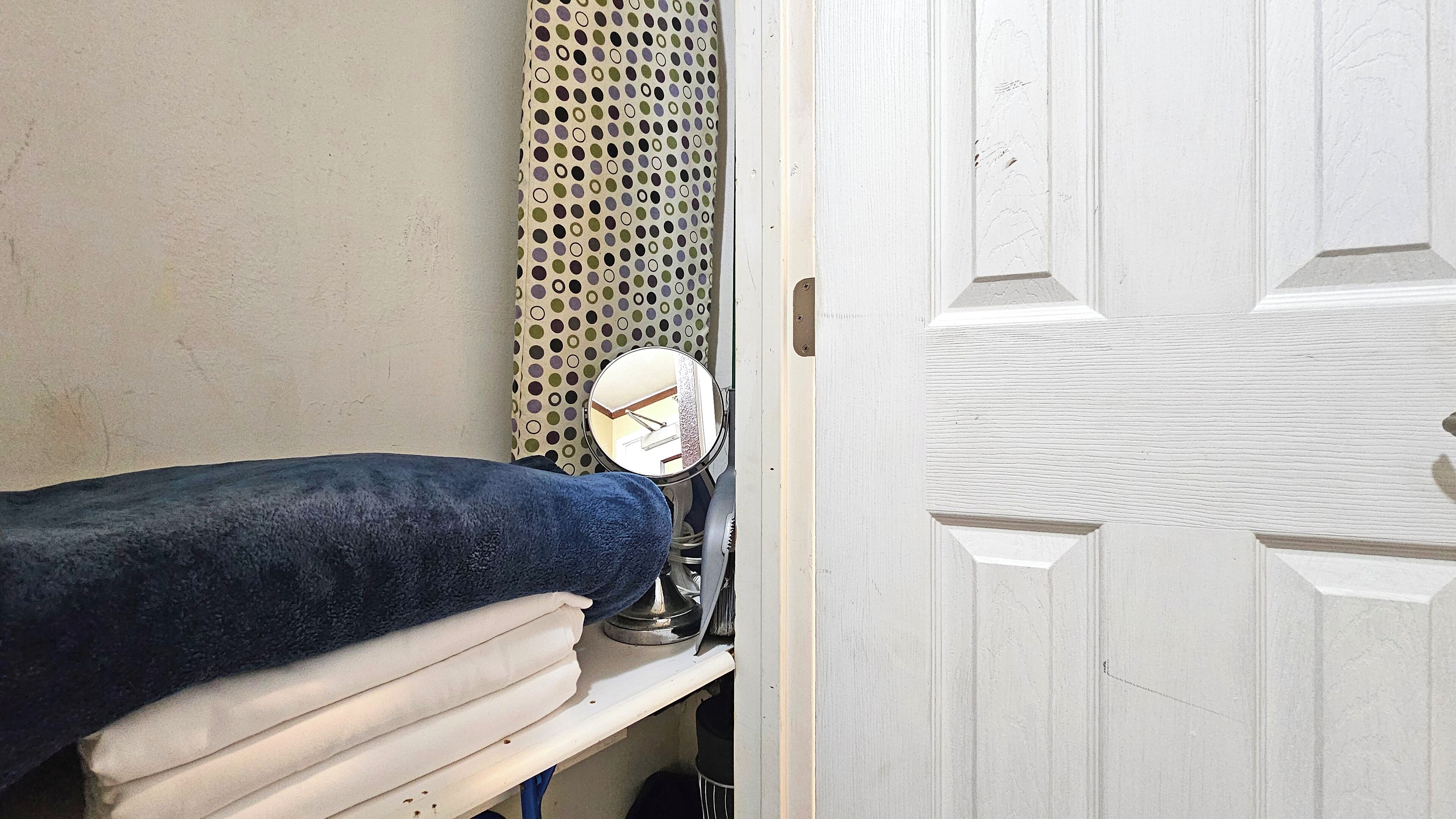 WG 705 —Cozy Queen Bed studio steps to Waikiki Beach & Park w/ AC & Kitchen