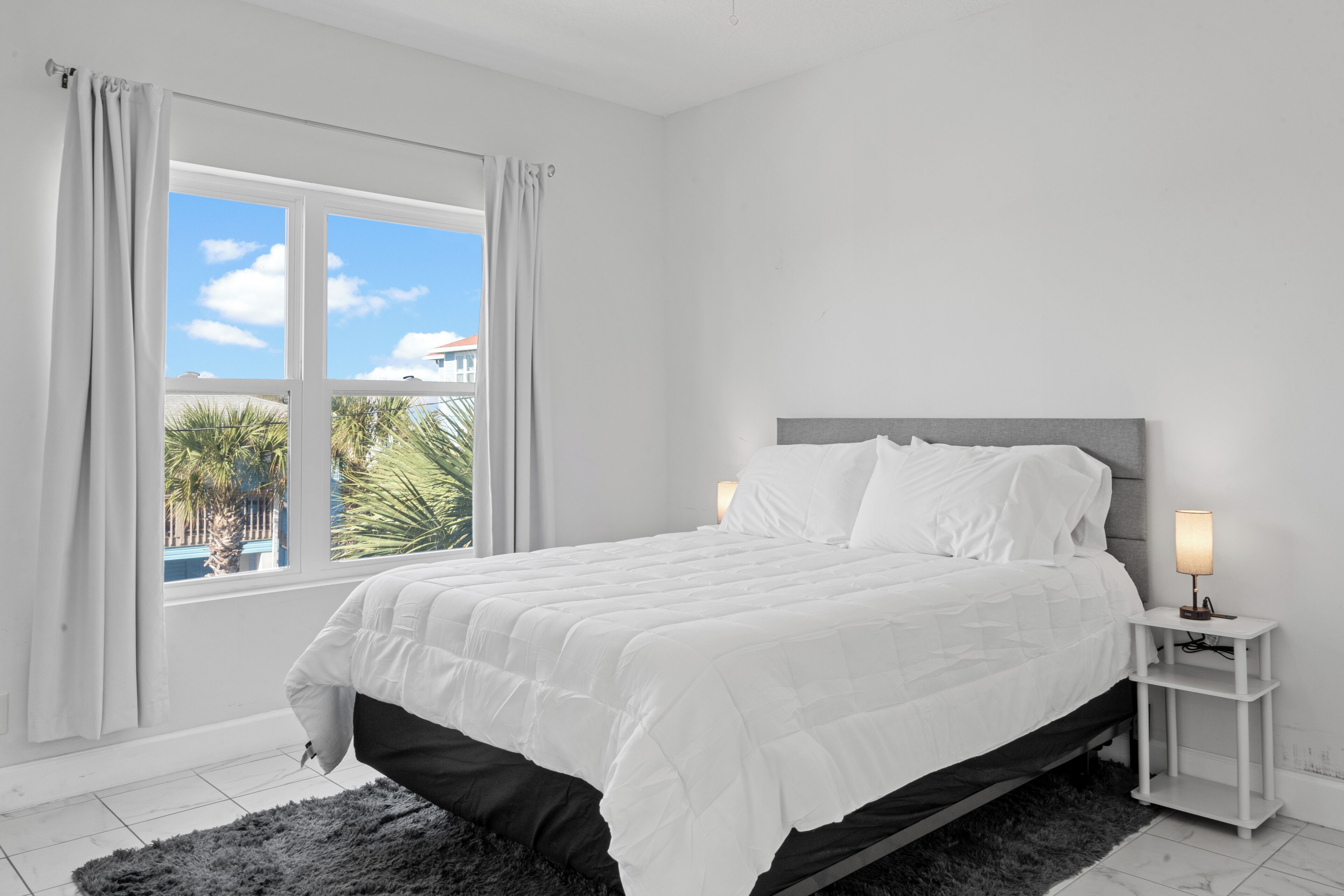 Tabla de planchar con plancha, Internet, ropa de cama