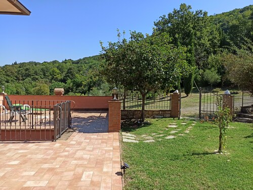 Vacation home Papacqua, in the middle of the Tuscan countryside, near the sea.