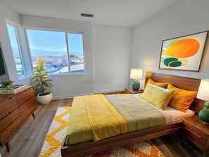 4 bedrooms, desk, WiFi, bed sheets - Luxe Desert Escape on the Grove w/ 360° Mountain Views (Palm Springs)